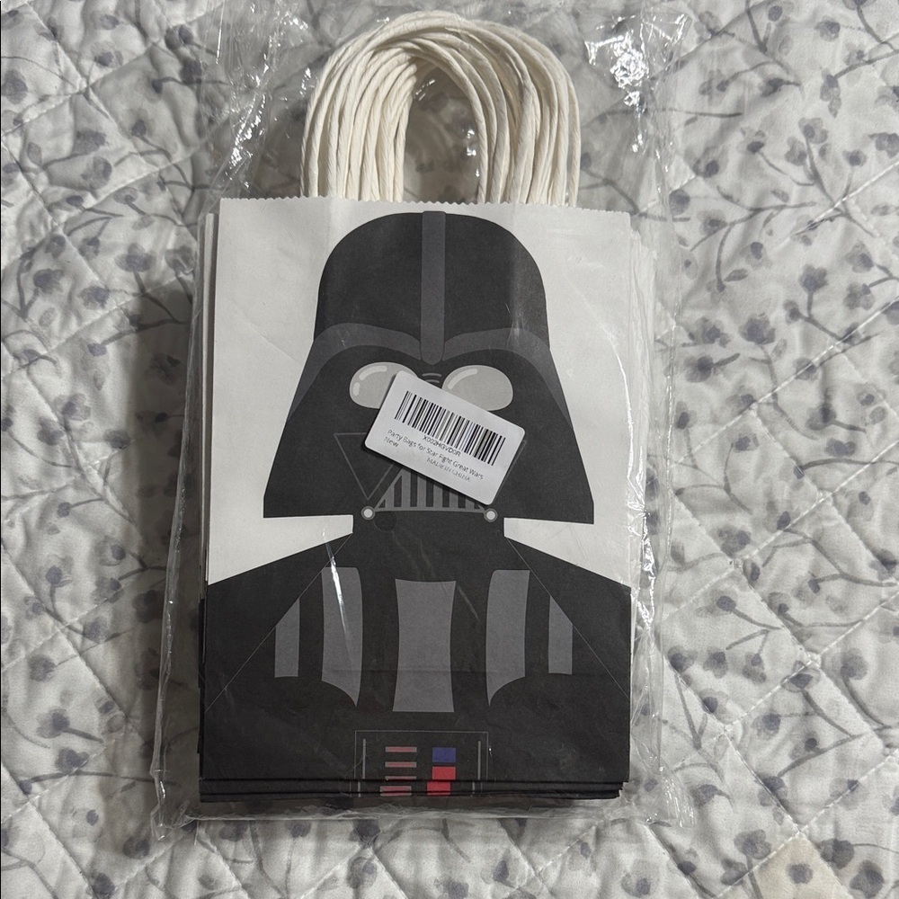 Set/16  Party Favor Bags - Black and White